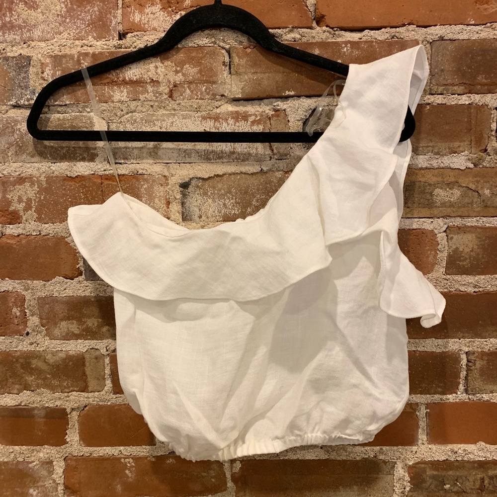 ASTR Cropped one shoulder top